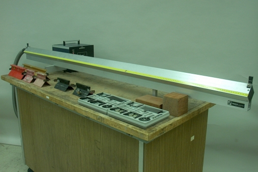 PASCO Air track, level